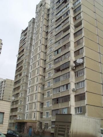Київ, Автозаводська вул., 81