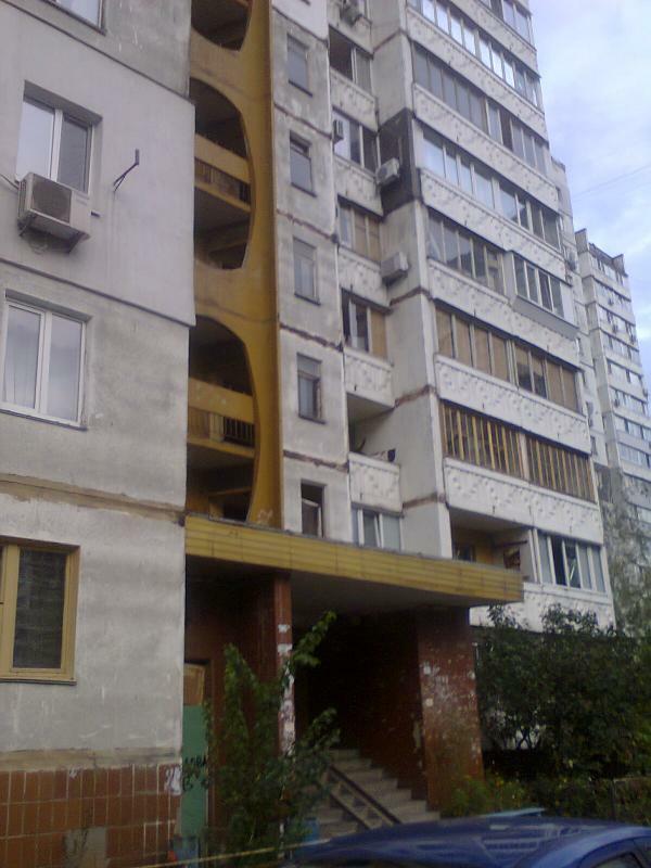 Киев, Приречная ул., 35