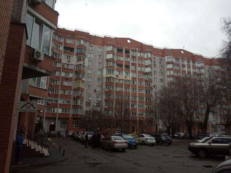 Продаж 3-кімнатної квартири 90 м², Хмельницька вул., 10