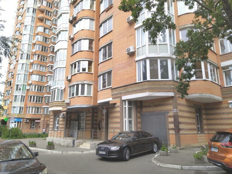 Продаж офісу 140 м², Осіння вул., 33
