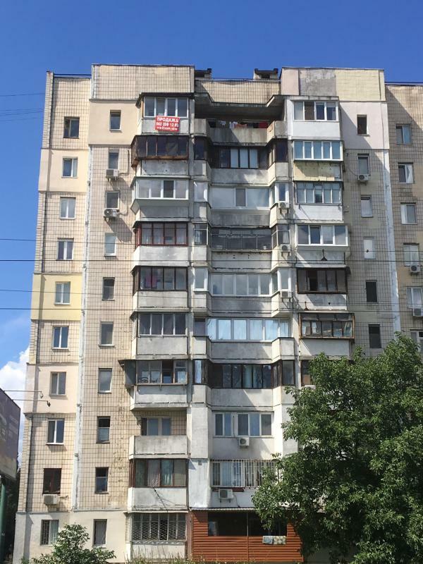 Київ, Автозаводська вул., 93