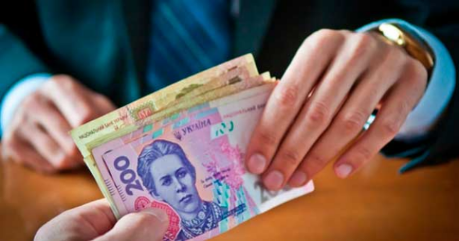 Какую зарплату получали украинцы в январе 2018 года: данные Госстата