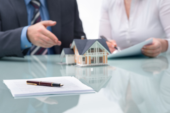 Новые требования к нотариусам при заверении сделок с недвижимостью: изменения Минюста 