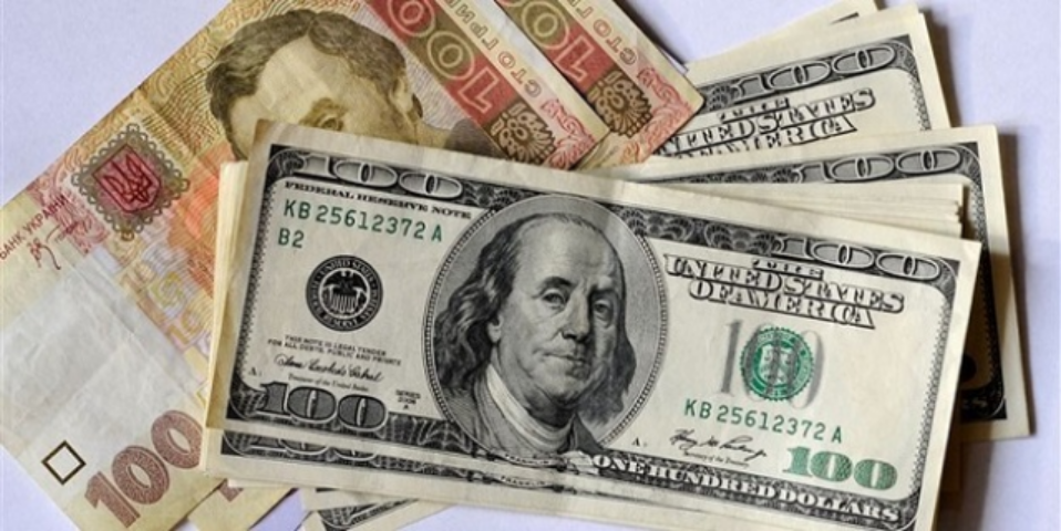 Курс доллара специально поднимают: зачем Нацбанк играет против гривни