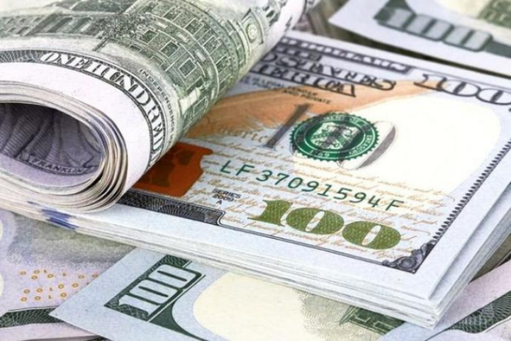 Курс доллара «раскачали»: почему и что дальше
