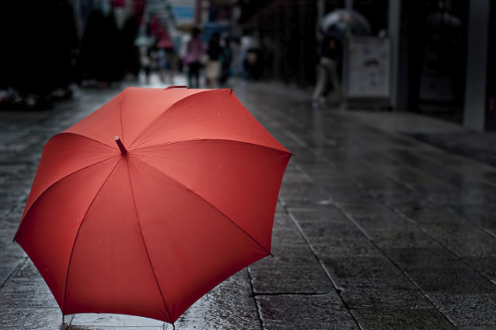 Как хранить зонты и ухаживать за ними в дождливую погоду