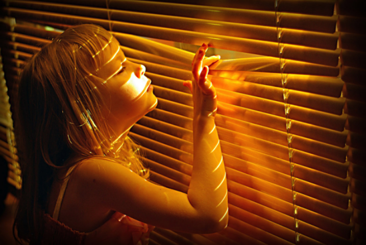 Как защитить квартиру от солнечных лучей