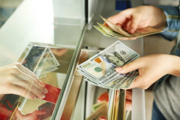 Курс доллара снижается: какую валюту покупают украинцы в мае 