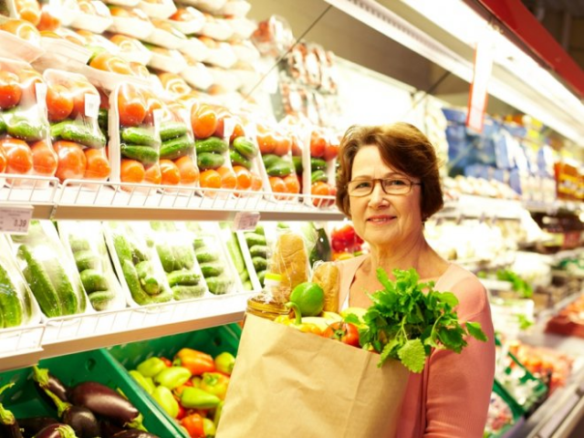 Где больше обманывают покупателей: в супермаркетах или маленьких магазинах