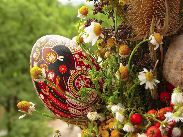 Шановні українці! Вітаємо вас з Великоднем!