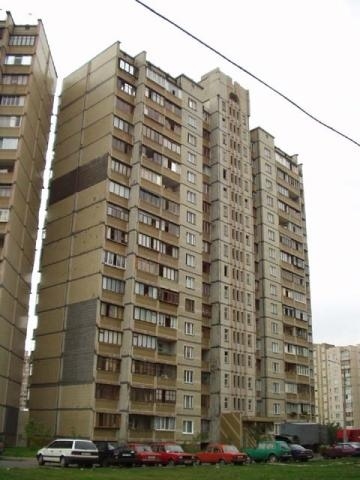 Киев, Драгоманова ул., 40