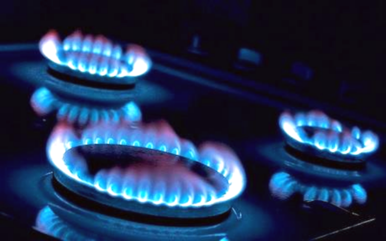 Українці вимагають скасувати додаткове нарахування газу при відключенні гарячої води