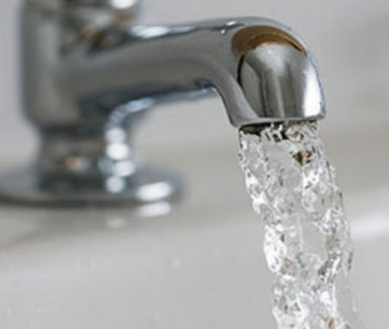 Почему владельцы квартир без счетчиков воды переплачивают за услугу в несколько раз