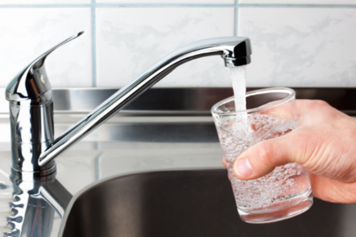 Пити чи не пити: якої якості подають воду у столичні квартири
