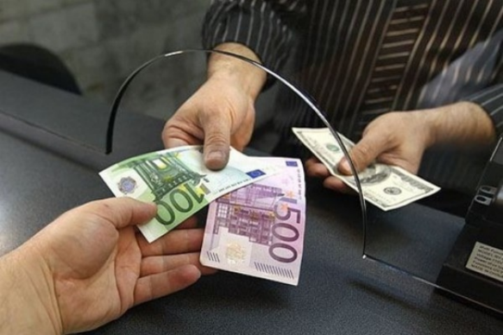 Сколько валюты отправляют в Украину заробитчане