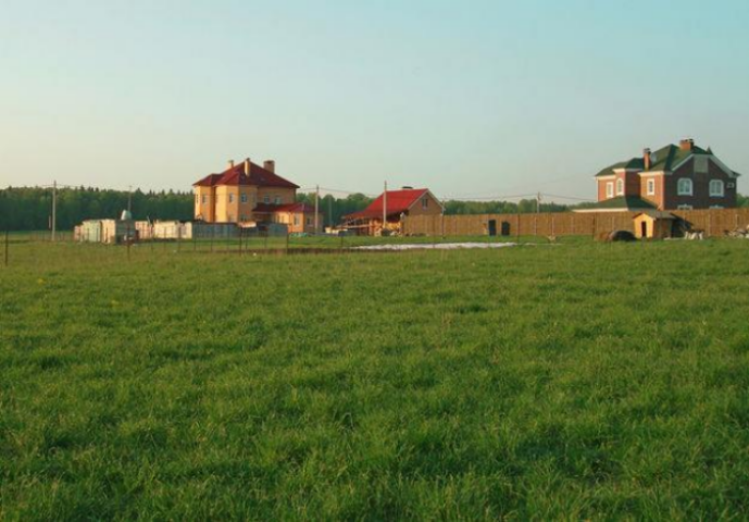 Правила не писаны: отец экс-чиновника вопреки ограничениям построил особняк в прибережной зоне Днепра