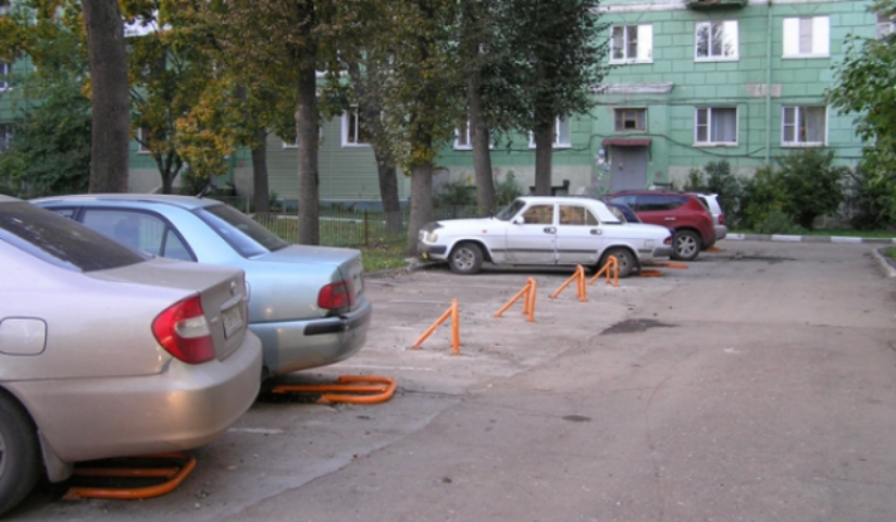 Войны за паркоместо: кто имеет право парковаться во дворах многоэтажек