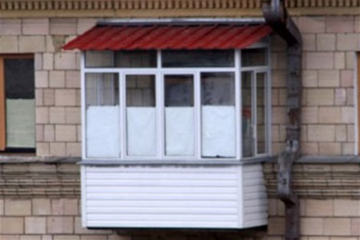 Будут ли демонтировать застекленные балконы в Киеве