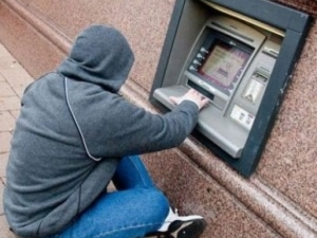  Воровство денег из банкоматов в Харькове