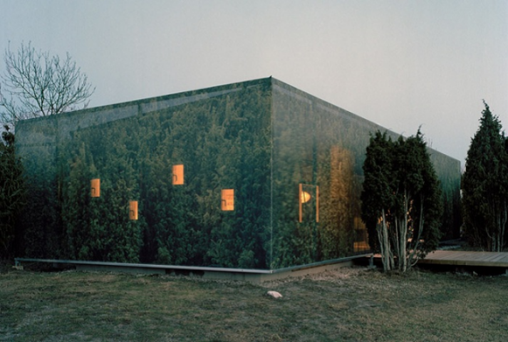Слиться с природой: дом в зеленом «камуфляже»