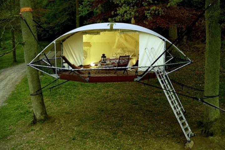 Подвесная палатка в виде инопланетной тарелки: отличный вариант для нестандартного отдыха на природе