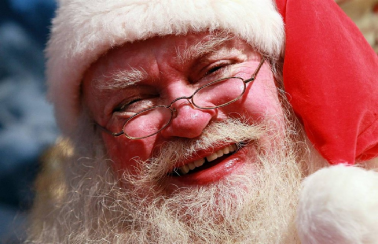 Санта Клаус в фирменных "луках" от известных дизайнеров. Фото