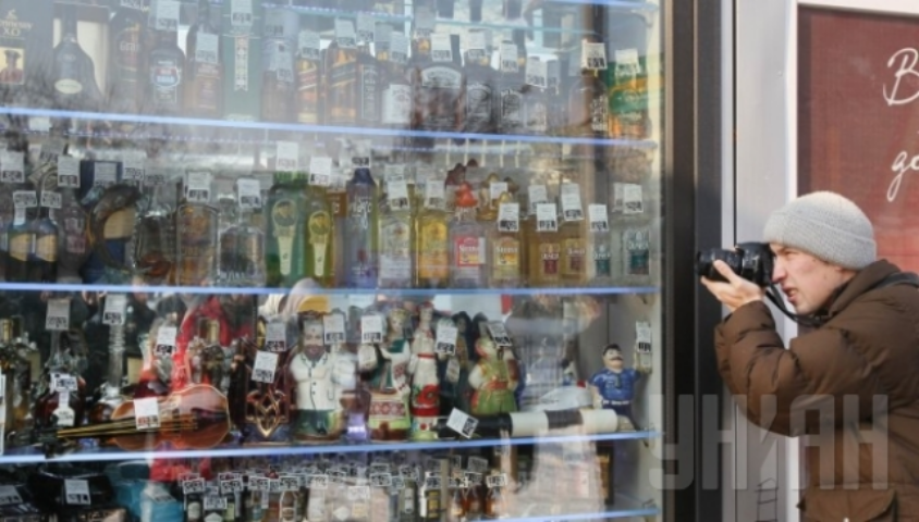 В Украине с 1 января снизят стоимость акциза на алкоголь и сигареты