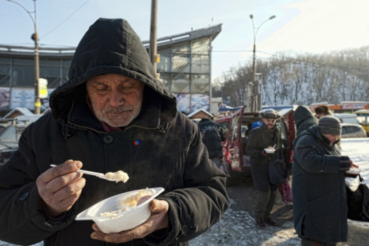 Каждый 50-й украинец живет на сумму менее 5 долларов в день