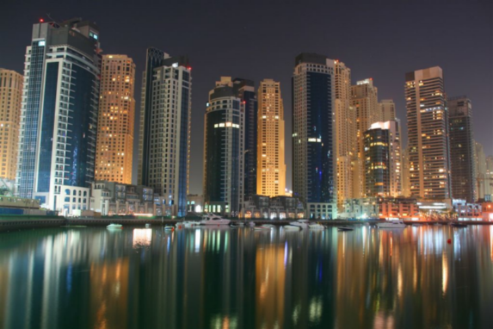 В Дубае нашлось место и для небоскребов, усыпанных кристаллами Сваровски