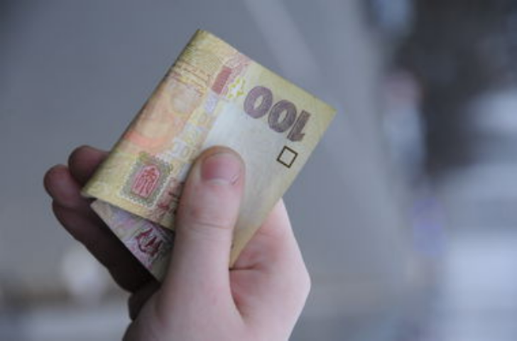 Почти 40% украинцев хватает денег только на питание