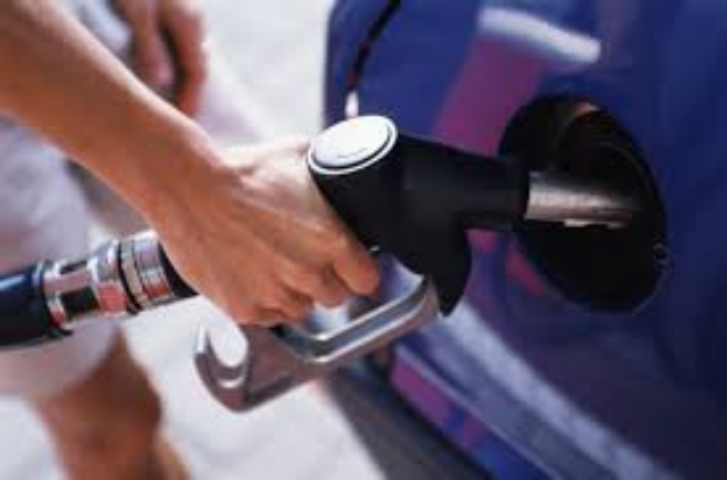 Водителям не стоит ждать снижения цен на бензин