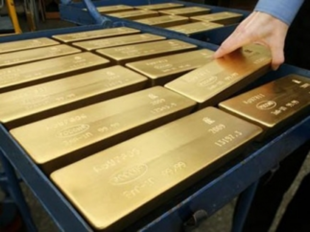 Центробанки мира массово скупают золото