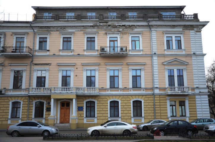 Суд постановил снести незаконную мансарду на доме Потоцкого