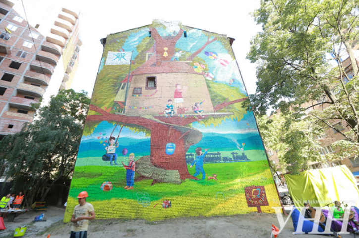 В Киеве нарисовали картину на стене многоэтажки. Фото