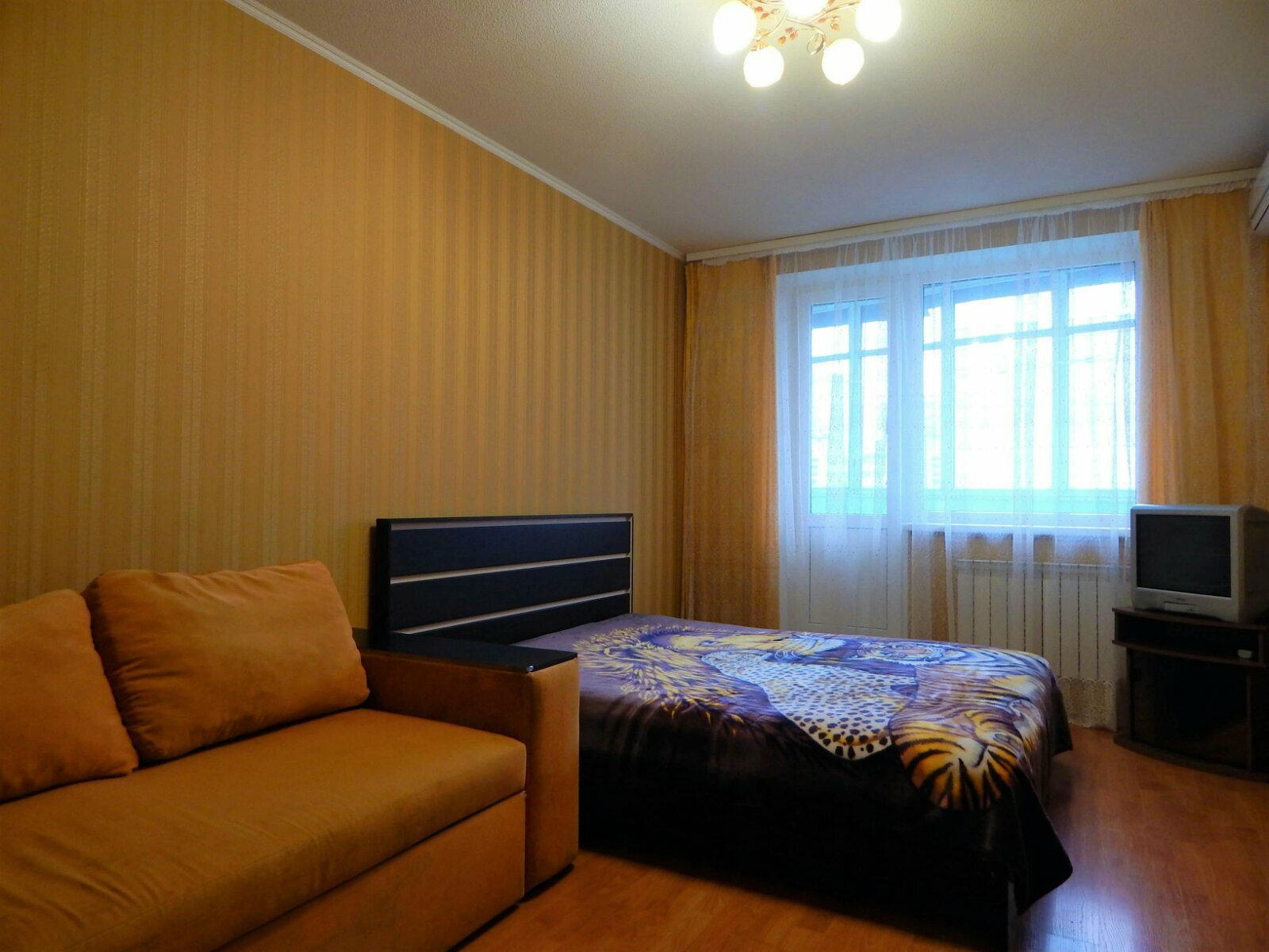 1-кімнатна квартира подобово 35 м², Олімпійська вул., 11
