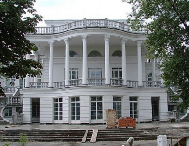 Роскошный особняк Порошенко в стиле Белого дома пополнился часовней. Фото