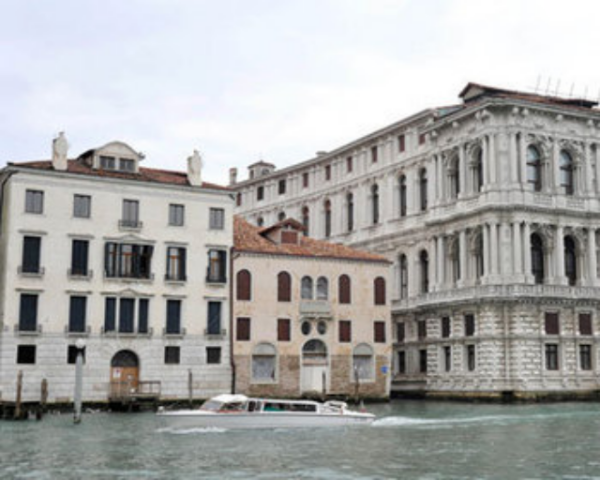 Джонни Депп покупает дом в Венеции