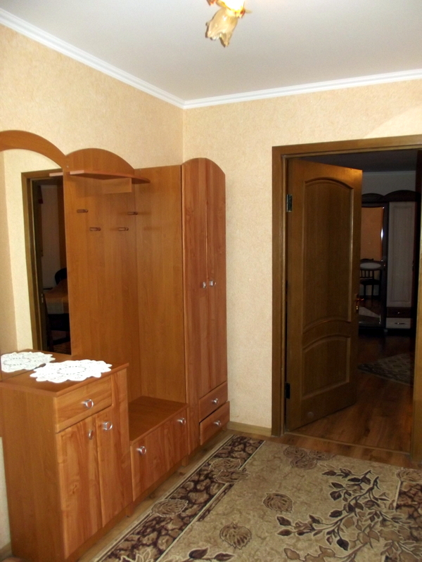 2-кімнатна квартира подобово 60 м², Володимира Івасюка вул., 1