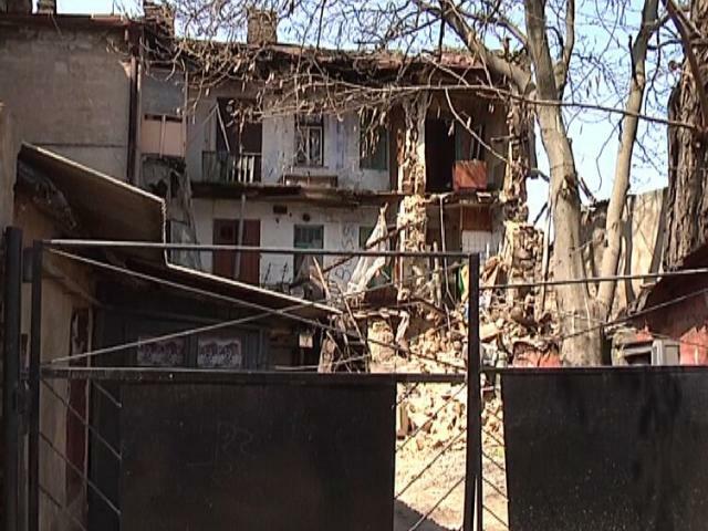 В Одессе рухнул флигель аварийного дома