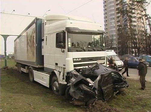 Шок! Неуправляемая фура стала причиной ужасной аварии в Киеве