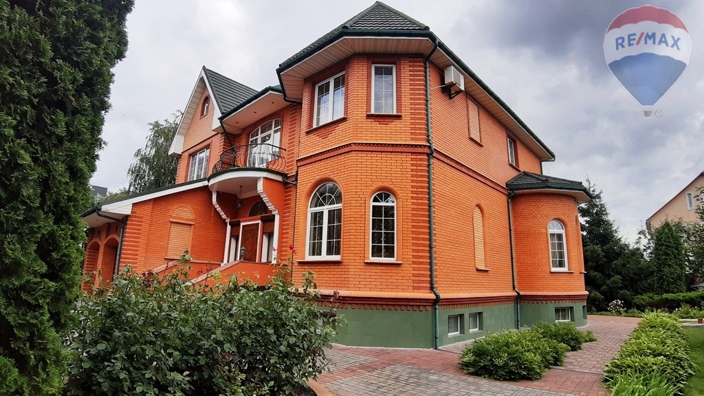 Продажа дома 580 м², Ярослава Мудрого ул.
