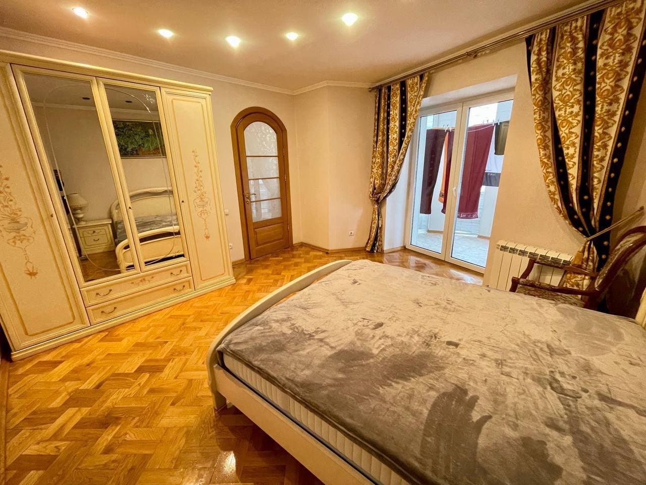 Продажа 5-комнатной квартиры 140 м², Литейная ул.