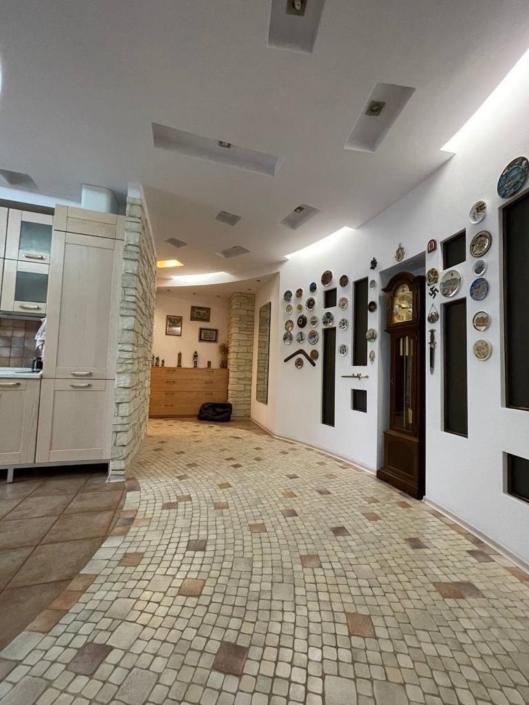 Продажа 3-комнатной квартиры 130 м², Академика Чекмарева ул.
