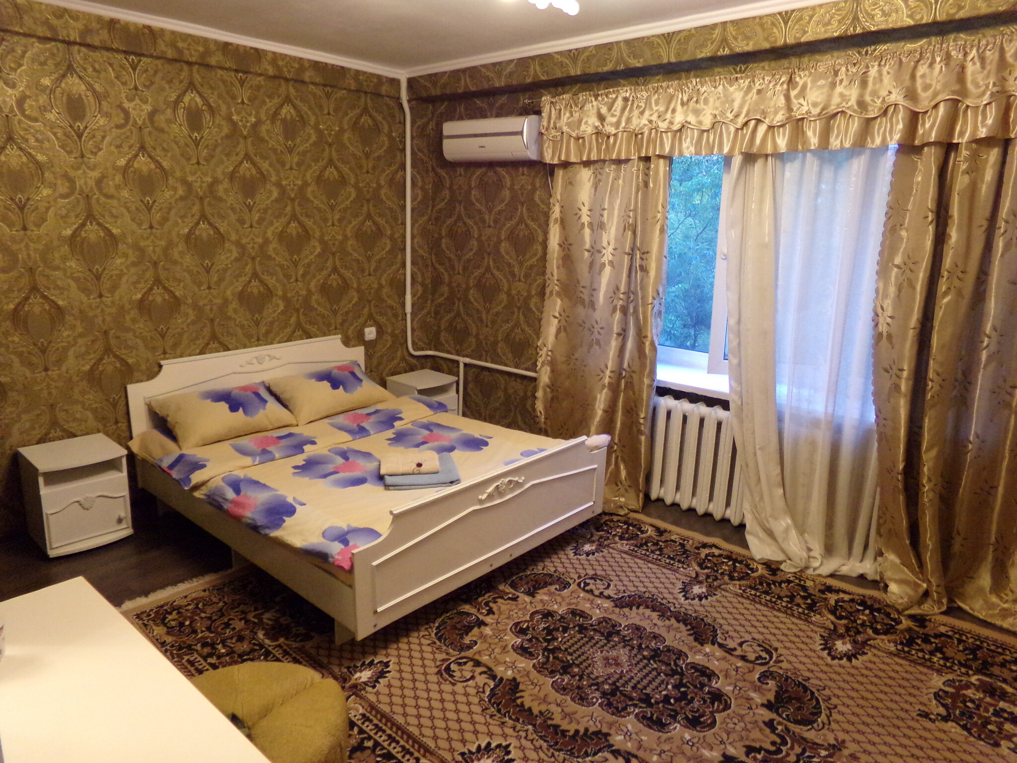 4-кімнатна квартира подобово 90 м², Лесі Українки бул., 9