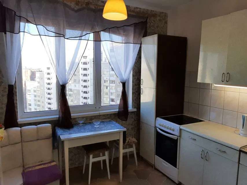 Оренда 3-кімнатної квартири 77 м², Академіка Заболотного вул.