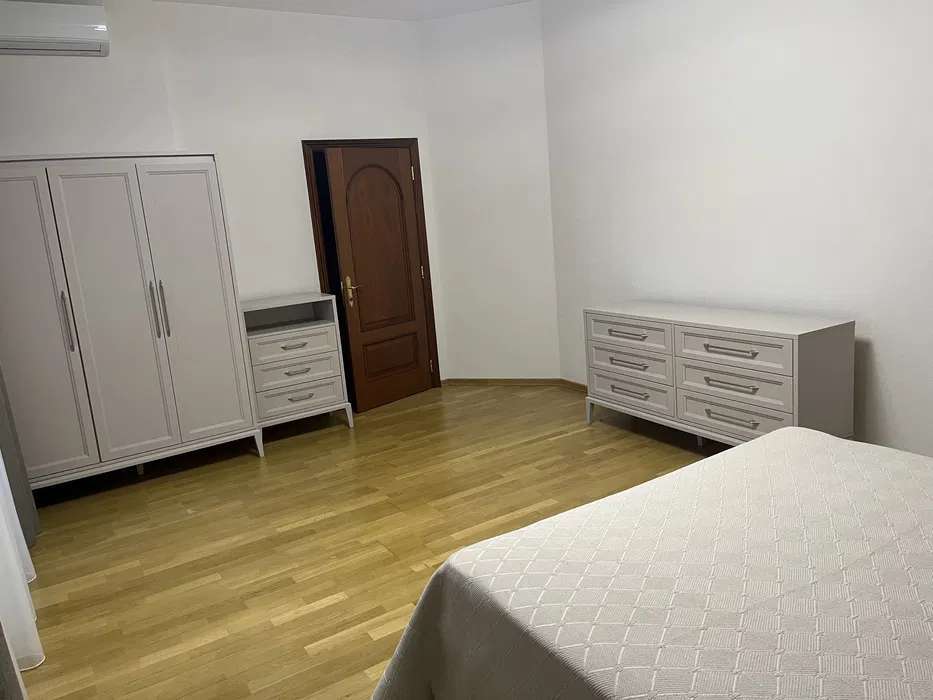 Оренда 3-кімнатної квартири 163 м², Бульварно-Кудрявська вул., 36