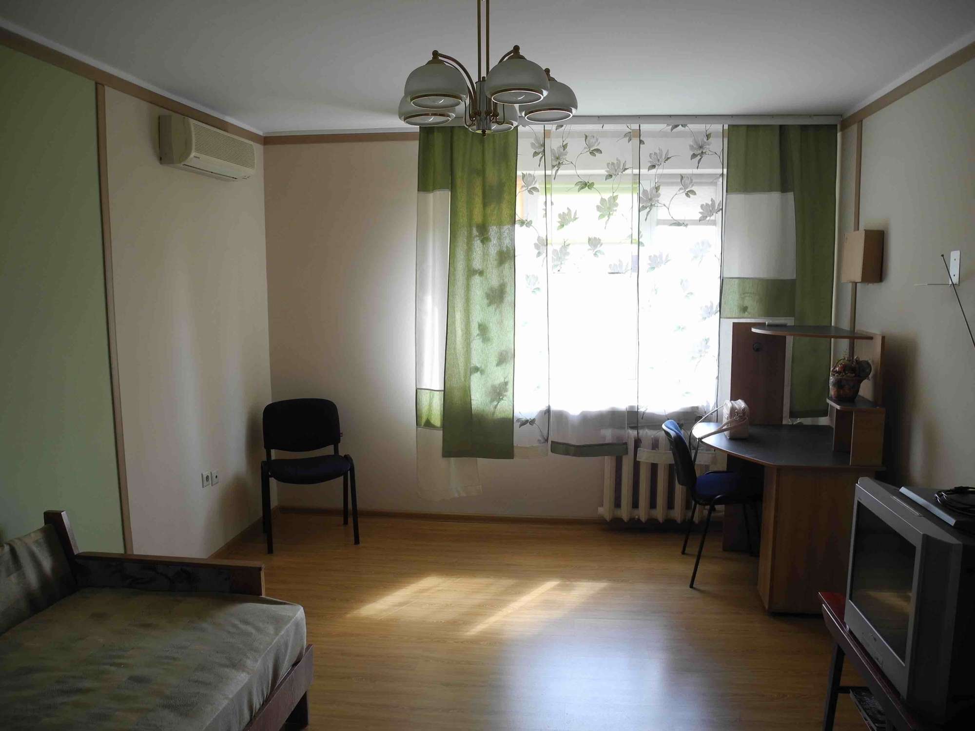 Оренда 2-кімнатної квартири 60 м², Симиренка вул., 31