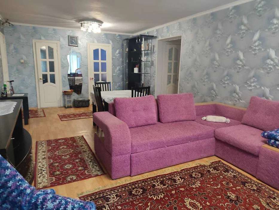 Аренда 3-комнатной квартиры 90 м², Азербайджанская ул.