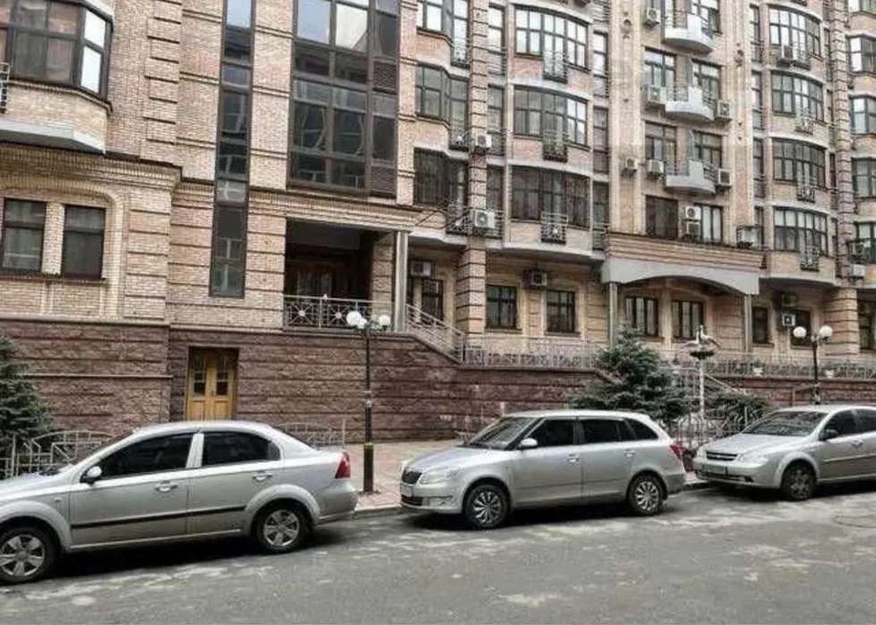 Продажа 4-комнатной квартиры 190 м², Паторжинского ул., 14