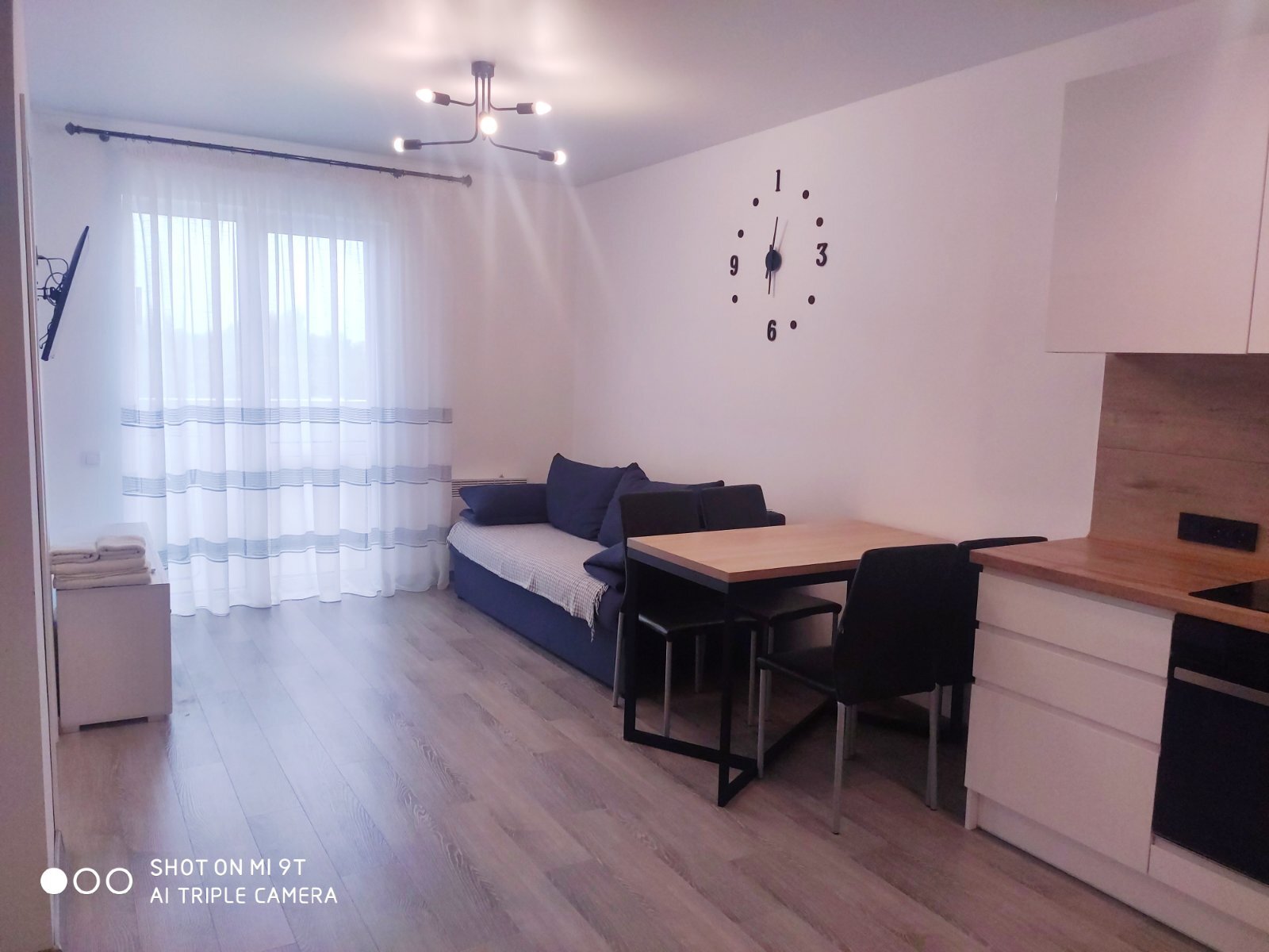 2-кімнатна квартира подобово 54 м², Володимира Івасюка вул., 8
